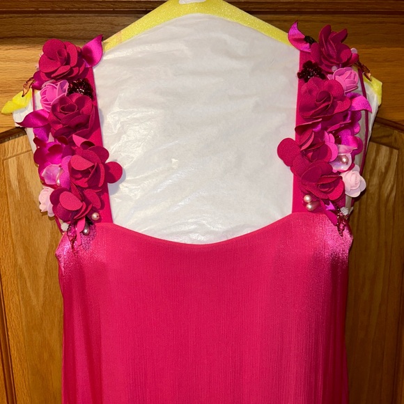 Badgley Mischka Collection
Floral Beaded-Strap Overlay Gown size 6 - Picture 8 of 12